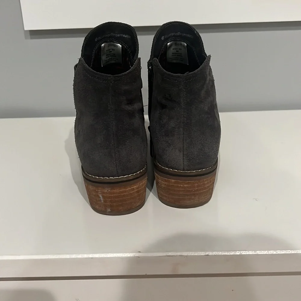 Blondo Waterproof Booties - Picture 5 of 8